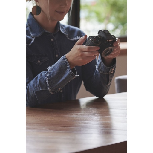 [853638] Panasonic Lumix DC-G100D black + H-FS 12-32